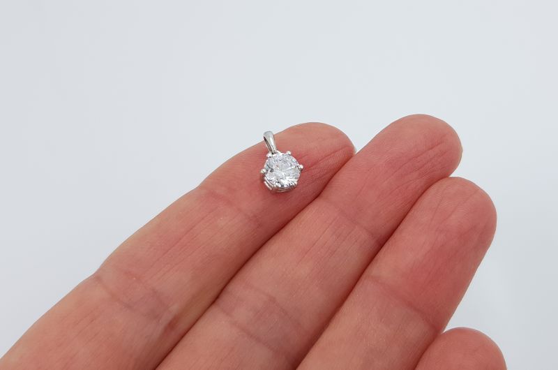 Ženski obesek iz belega zlata | krona s cirkonom 6 mm