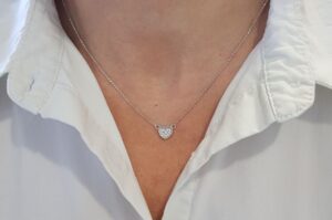 Ženska verižica iz belega zlata | srce s cirkoni
