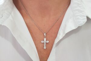 Srebrn moški obesek | pravoslavni križ z Jezusom