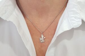 Srebrna ženska ali otroška verižica | angel s srčki